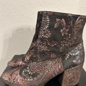 Aldo boots. Size 6.5. Lightly used